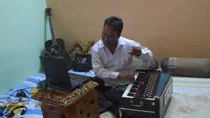 Harmonium-training-online-instructors-video-lessons-Skype