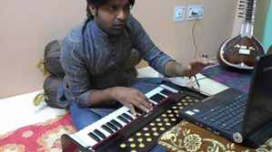 Harmonium-beginners-lessons-free-videos-Youtube-online